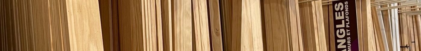 moulures bois en magasin