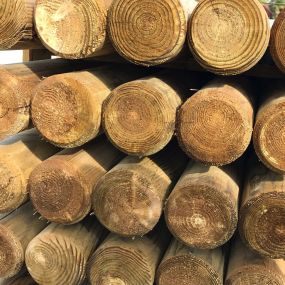 Poteau bois rond 10x300 cm classe 4 pour installation en pleine terre