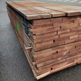 Avivé bois exotique iroko 34 mm pour terrasse et menuiserie